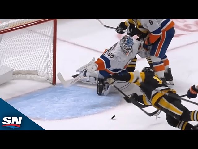 ⁣Islanders' Marcus Hogberg Extends Paddle for Remarkable Save on Penguins' Bryan Rust