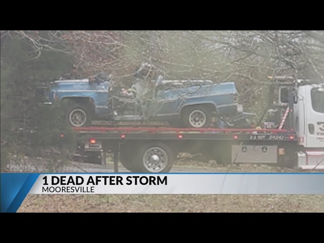 ⁣1 killed by fallen tree during heavy rain in Iredell County