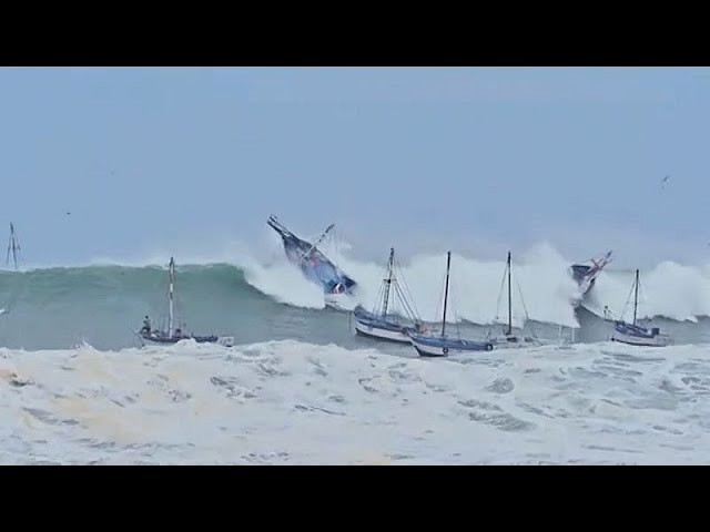 ⁣Large waves kill three people and close ports in Ecuador, Chile and Peru