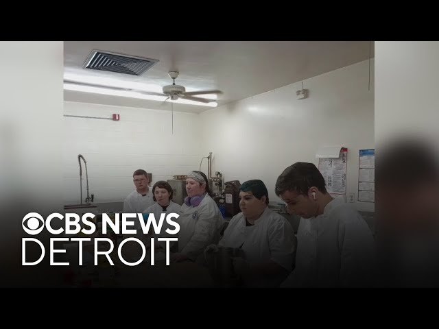 ⁣Detroit nonprofit teaching teens life lessons in the kitchen