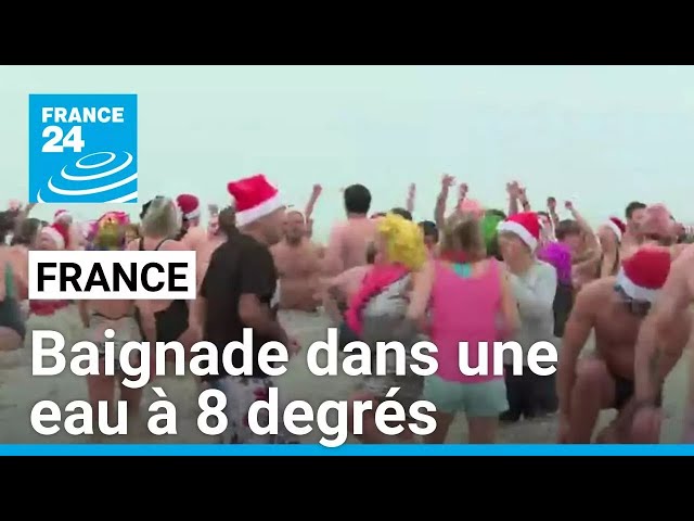 ⁣Finir l'année avec un bain de mer glacé, le défi de centaines de Français • FRANCE 24