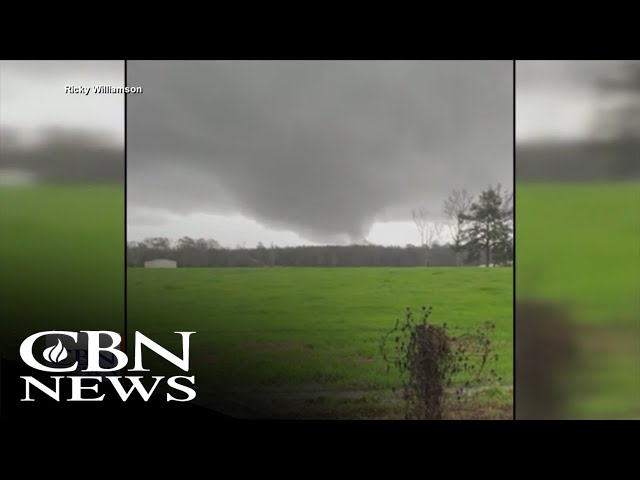 ⁣4 Killed in Swarm of 45 Tornadoes Across Southern US, Tens of Thousands Without Power