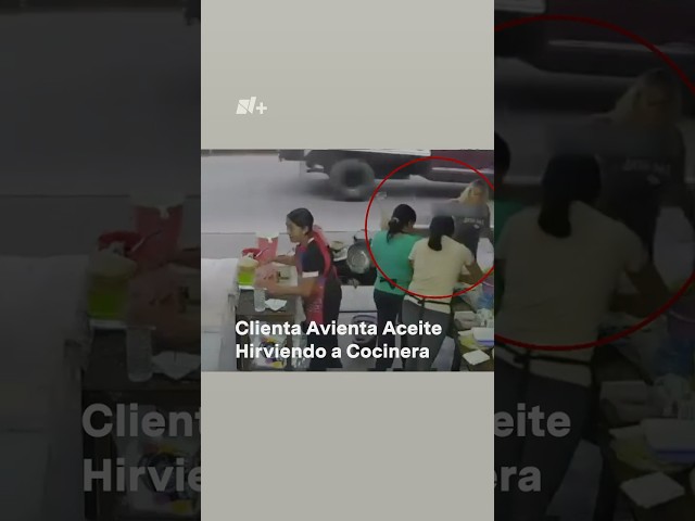 ⁣Clienta avienta aceite hirviendo a cocinera por negarse a separar su cuenta en Xalapa - N+ #shorts