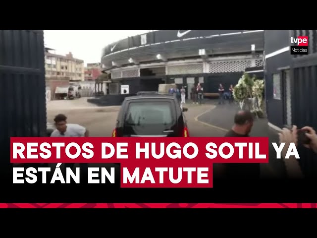 ⁣Féretro de Hugo Sotil llega para ser velado en el estadio de Alianza Lima