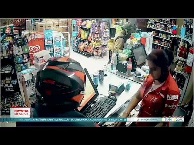 ⁣Asalto a tienda de conveniencia en Michoacán | Noticias con Crystal Mendivil