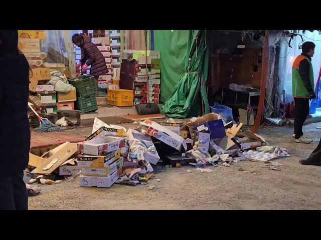 ⁣13 injured after car hits crowd in Seoul market