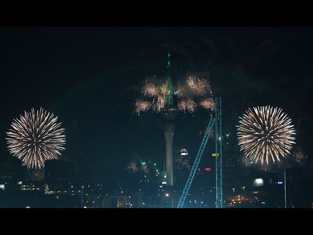 ⁣Festejos de Año Nuevo y fuegos artificiales en Auckland, Nueva Zelanda