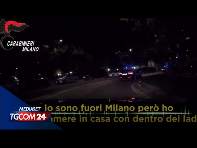 ⁣Scopre i ladri in casa, chiama i carabinieri e li guida da remoto