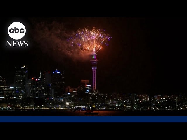 ⁣Watch 2025 arrive in Auckland, New Zealand