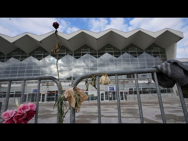 ⁣Serbie : 13 personnes inculpées pour l'effondrement meurtrier du toit de la gare de Novi Sad