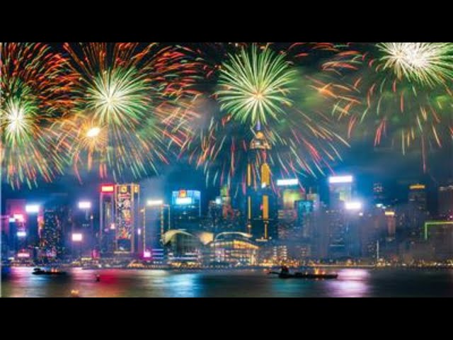 ⁣Hong Kong welcomes 2025 with firework display