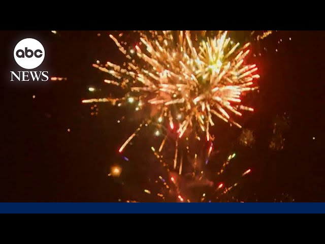 ⁣New Year's 2025: Karachi, Pakistan, attempts record-breaking firework show