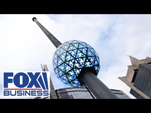 ⁣WATCH LIVE: New Year's Eve ball drop in Times Square