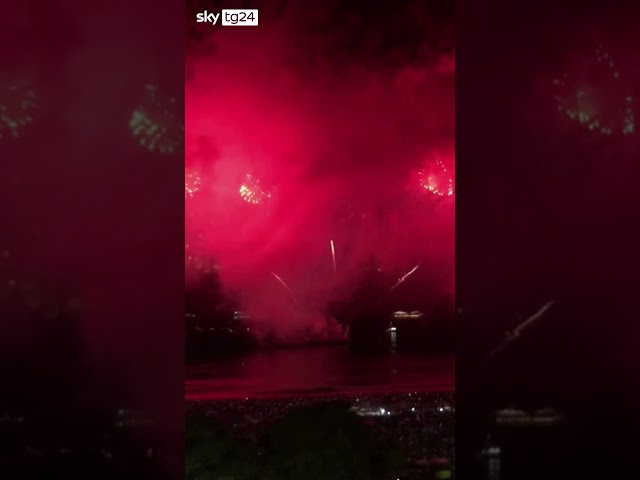 ⁣Brasile, Copacabana accoglie il 2025 con fuochi d'artificio