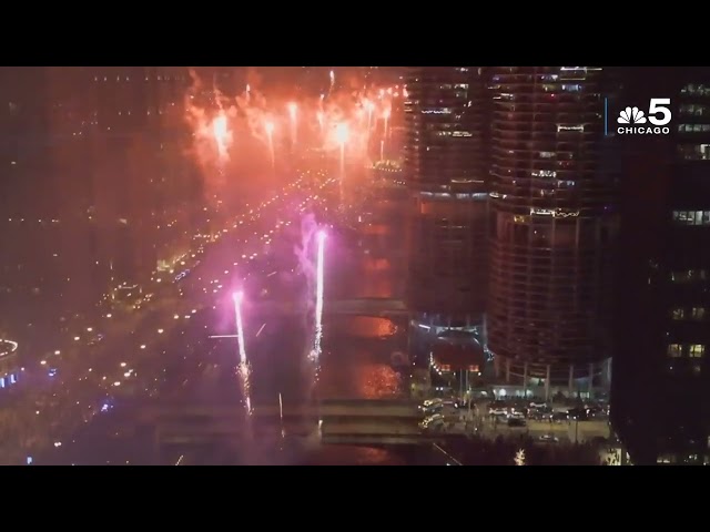 ⁣Rewatch Chicago's epic New Year's Eve fireworks ring in 2025 from the Riverwalk