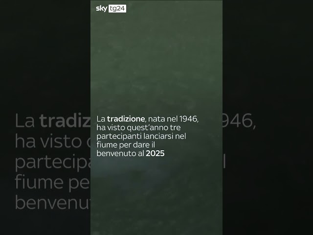 Roma, a capodanno il tradizionale tuffo nel Tevere