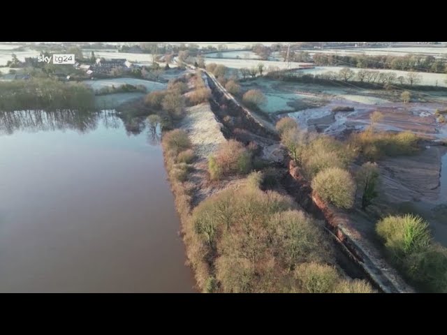 ⁣Uk, drone riprende canale crollato dopo alluvione