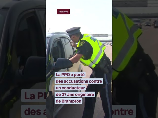 ⁣Conduire avec du ruban adhésif pour vitre