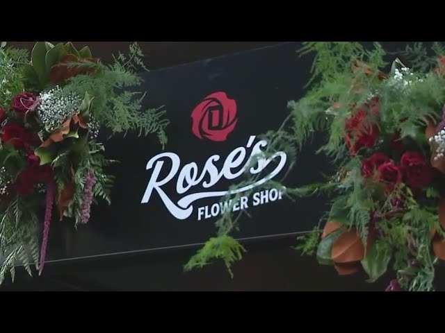 ⁣Derrick Rose's Flower Shop draws long lines of visitors in downtown Chicago