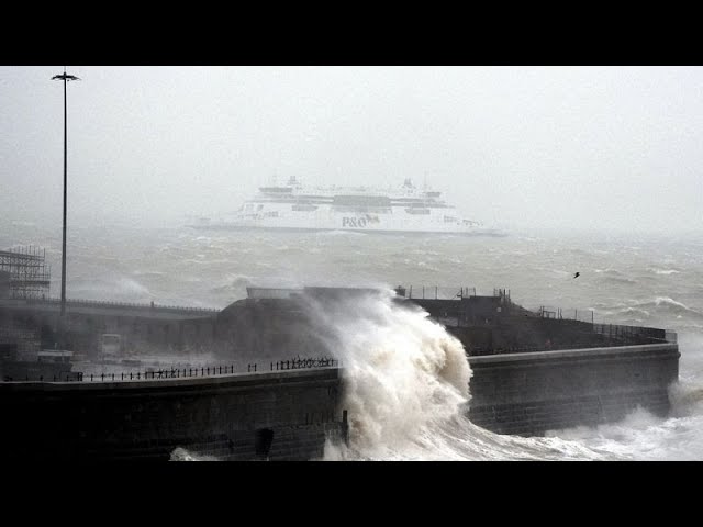 ⁣Le Royaume-Uni en état d'alerte inondations et chutes de neige