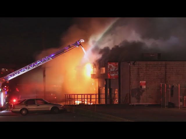 ⁣Fire rips through Surrey strip mall, destroying multiple businesses