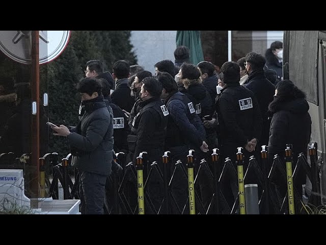 ⁣Standoff in Seoul ends as officers suspend attempt to arrest President Yoon