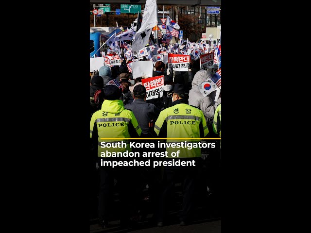 ⁣South Korean investigators abandon attempt to arrest president after stand-off | AJ#shorts