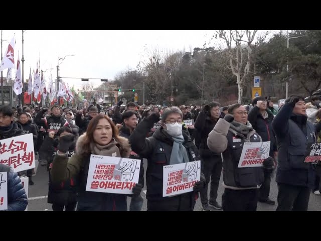 ⁣Protest near Yoon's residence after investigators call off arrest attempt