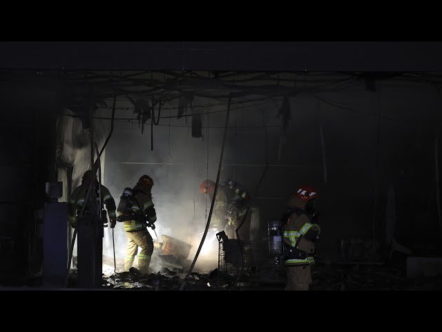 ⁣Firefighters tackle blaze at commercial building in South Korea