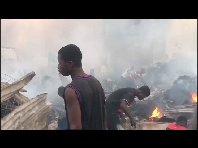 ⁣Un incendie ravage un marché à Accra, la capitale du Ghana