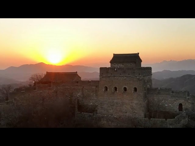 ⁣Foreign visitors experience charm of China's Great Wall