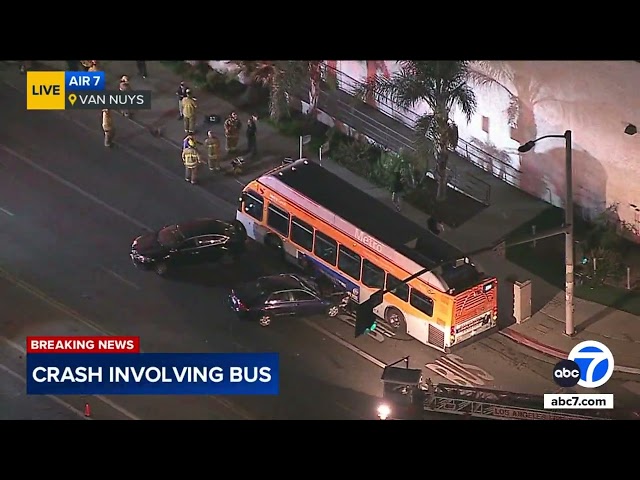 ⁣4 hurt in crash involving Metro bus, several vehicles in Van Nuys