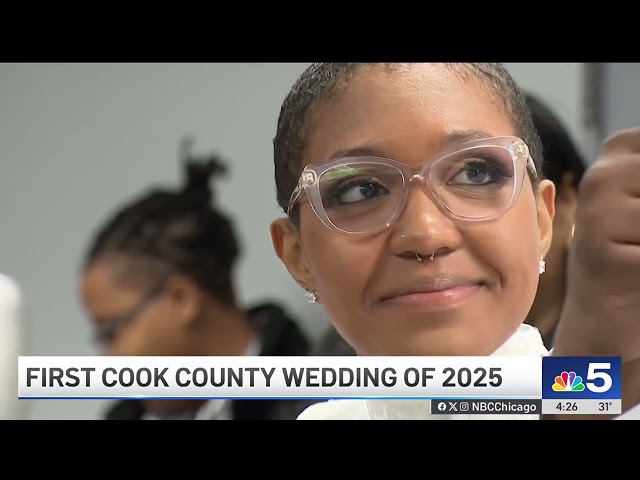 ⁣Chicago couple receives first Cook County marriage license of 2025