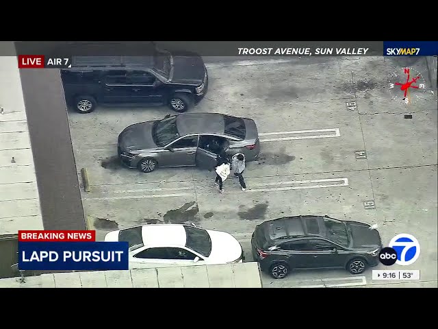 ⁣Police are chasing suspects through Studio City