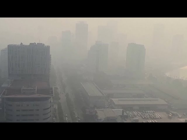 ⁣Hanoi air quality hits 'hazardous' levels as city blanketed by smog