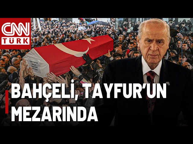 ⁣Ferdi Tayfur Toprağa Veriliyor, Devlet Bahçeli Ferdi Tayfur'un Mezarında!