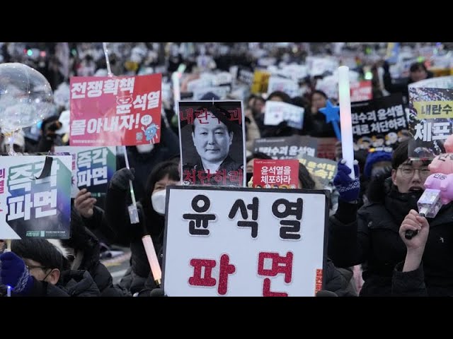 ⁣Thousands of protesters in South Korea demand arrest of ousted President Yoon