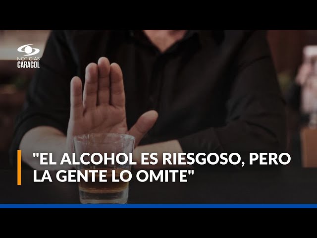 ⁣Máxima autoridad sanitaria de Estados Unidos pide que alcohol incluya aviso sobre riesgo de cáncer