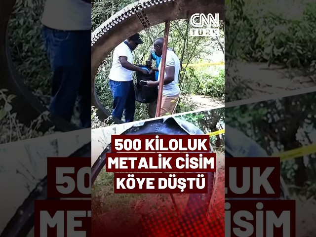 ⁣Kenya'da Köye 500 Kiloluk Metalik Cisim Düştü, Köylüler Korkuya Kapıldı