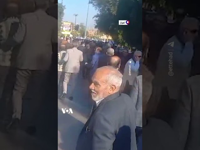 ⁣راهپیمایی سکوت بازنشستگان فولاد خوزستان در اعتراض به اجرا نشدن همسان‌سازی