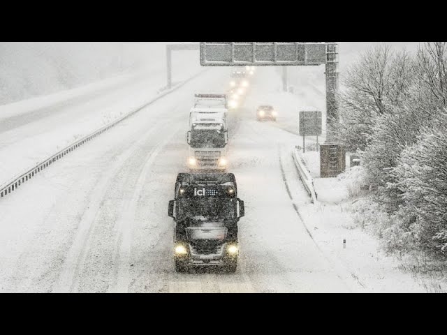 ⁣Europe : une vague de froid provoque d'importantes perturbations dans les transports