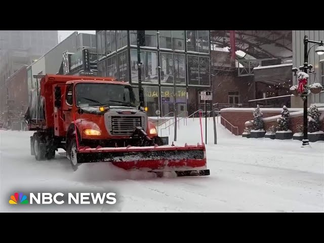 ⁣Major winter storm blasts much of U.S. with intense blizzard conditions causing flights disruptions