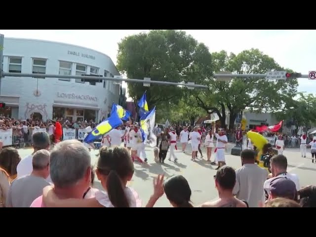 ⁣King Mango Strut parades through Coconut Grove