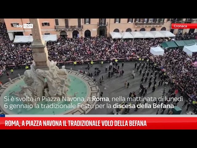 ⁣Il tradizionale volo della Befana su piazza Navona a Roma