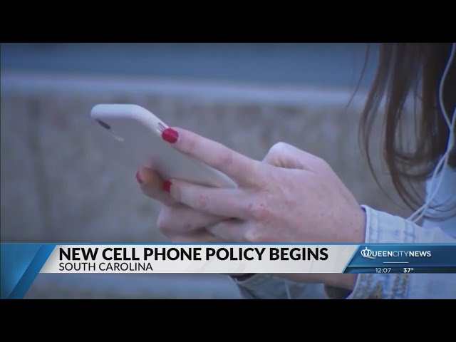 ⁣New cell phone policy begins in South Carolina schools