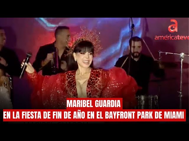 ⁣Espectacular Maribel Guardia en la Fiesta de Fin de Año en el Bayfront Park de Miami