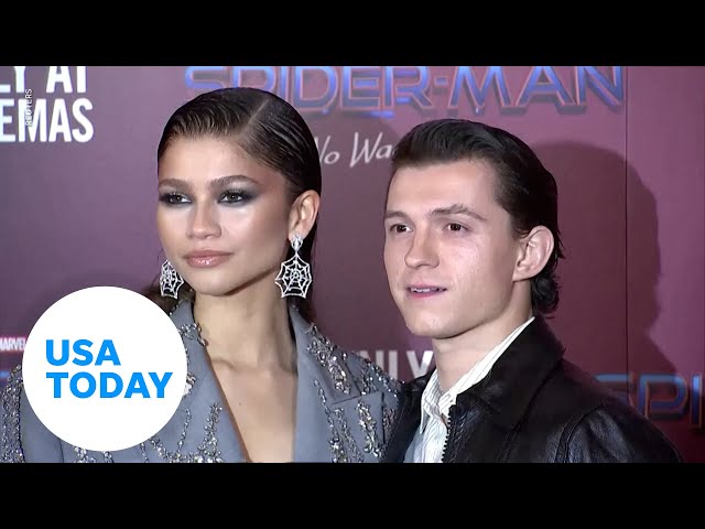 ⁣Zendaya's diamond ring at Golden Globes sparks engagement talk | USA TODAY