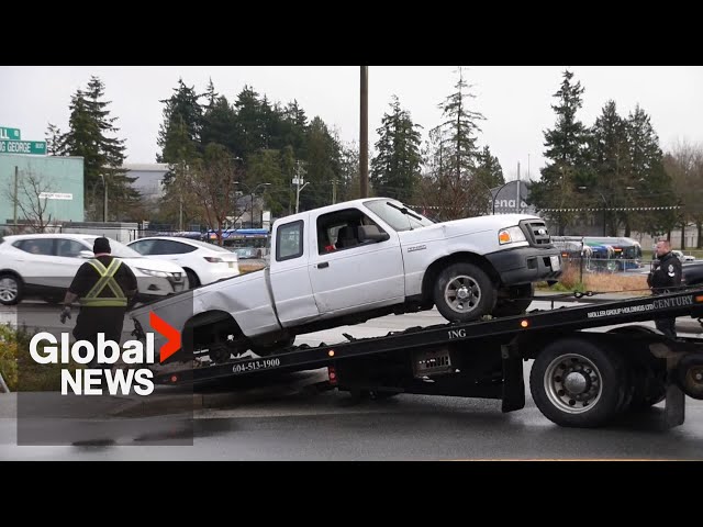 ⁣Suspected border jumper arrested after stolen truck barrels through BC crossing