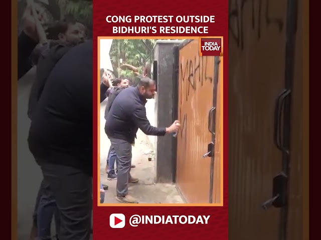 ⁣Youth Congress Protests At BJP Leader Ramesh Bidhuri's Home Over Remarks On Priyanka Gandhi