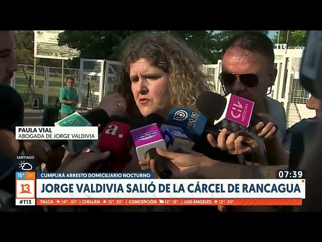 ⁣Jorge Valdivia cumple arresto domiciliario nocturno en casa de su expareja Daniela Aránguiz